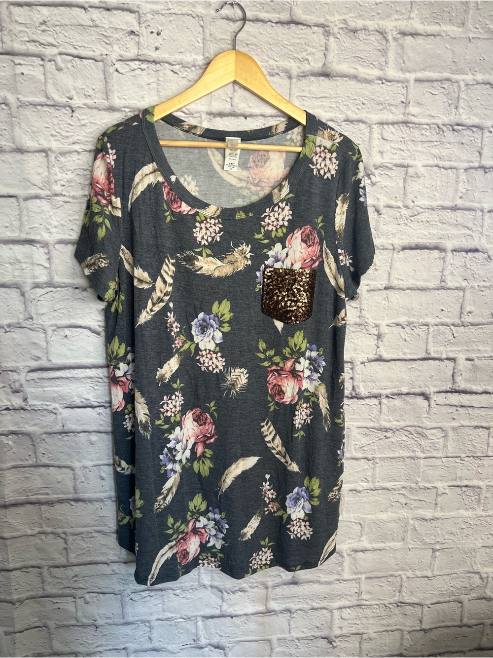 Lovely J Women’s 3XL Charcoal Floral & Feather Top with Sequin Pocket